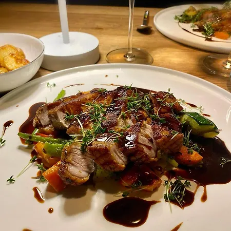 Buchners & Restaurant מלון *